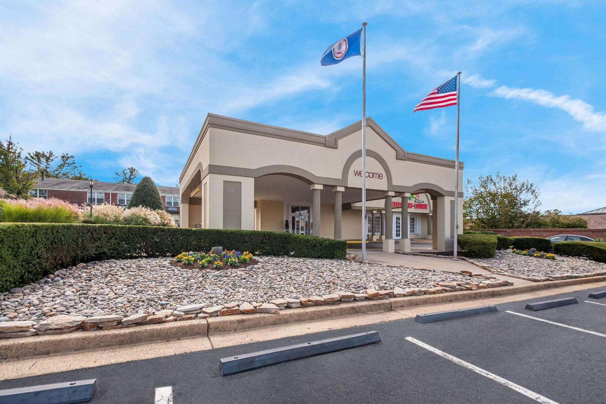 Clarion Inn Falls Church-Arlington Eksteriør bilde