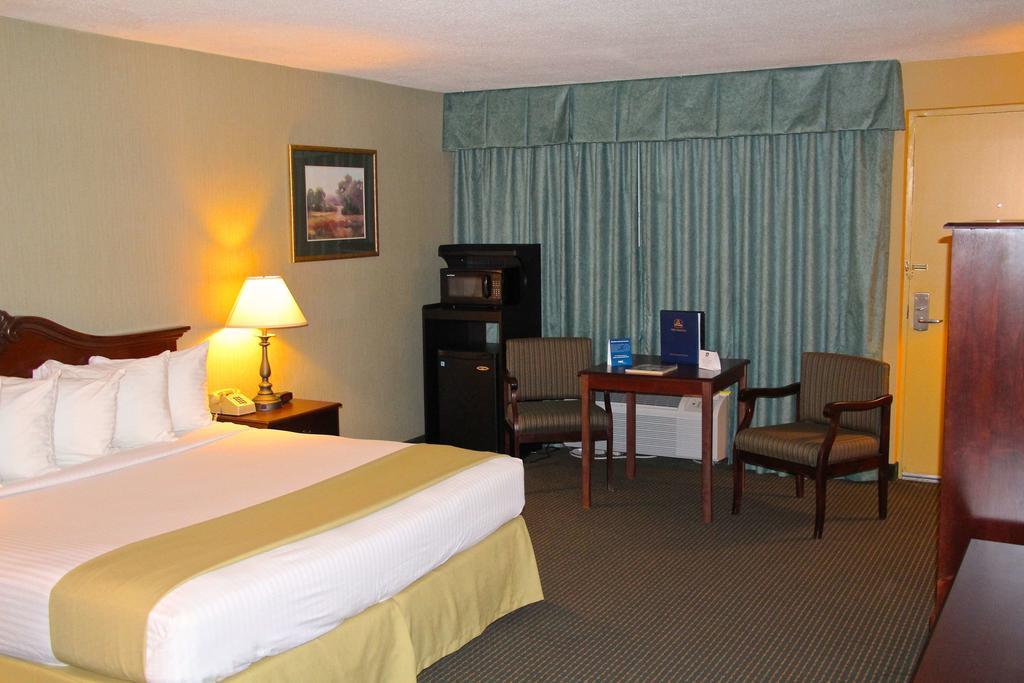 Clarion Inn Falls Church-Arlington Eksteriør bilde