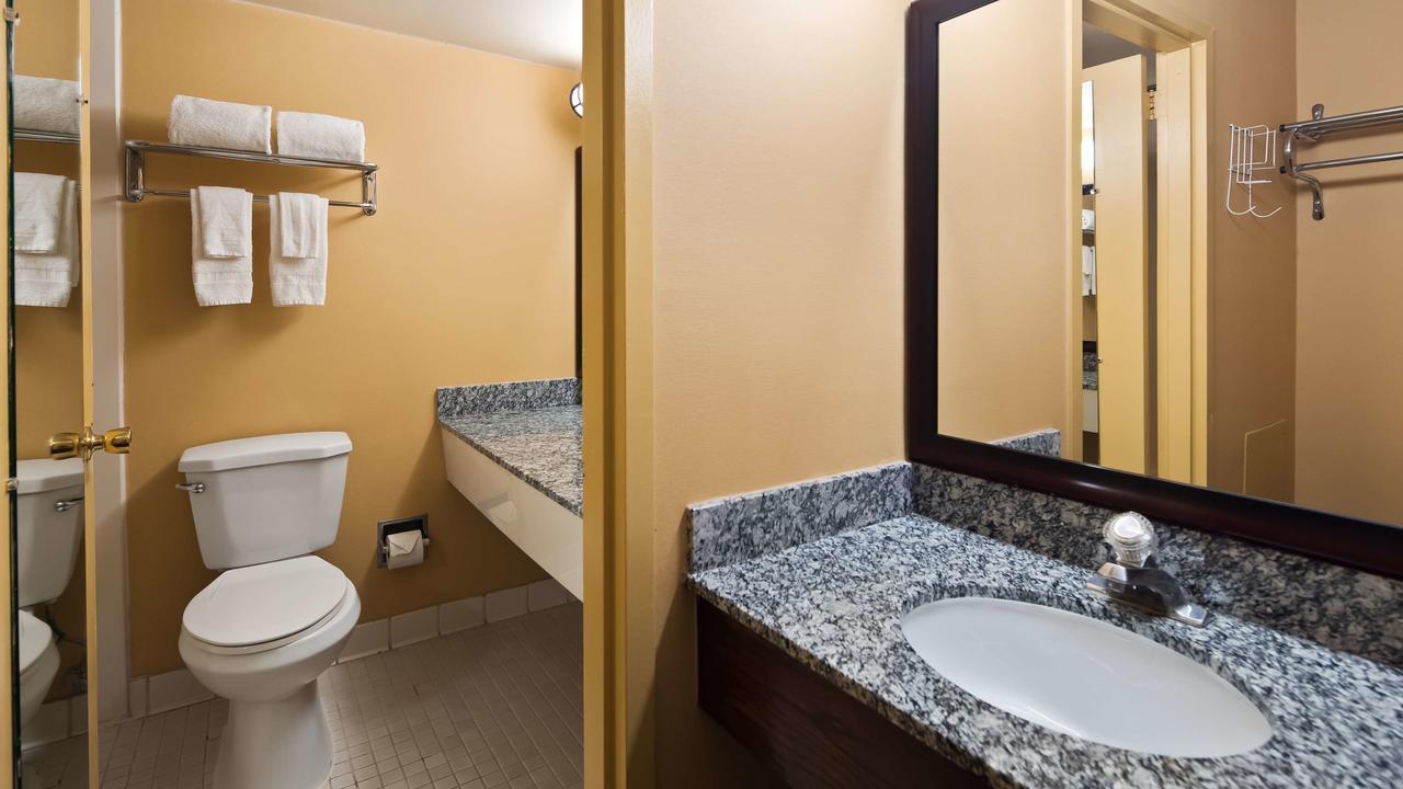 Clarion Inn Falls Church-Arlington Eksteriør bilde